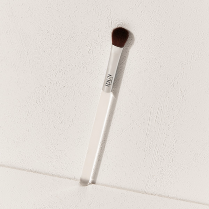 Angled blending brush